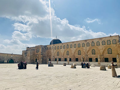 women at al-Aqsa Mosque in Jerusalem