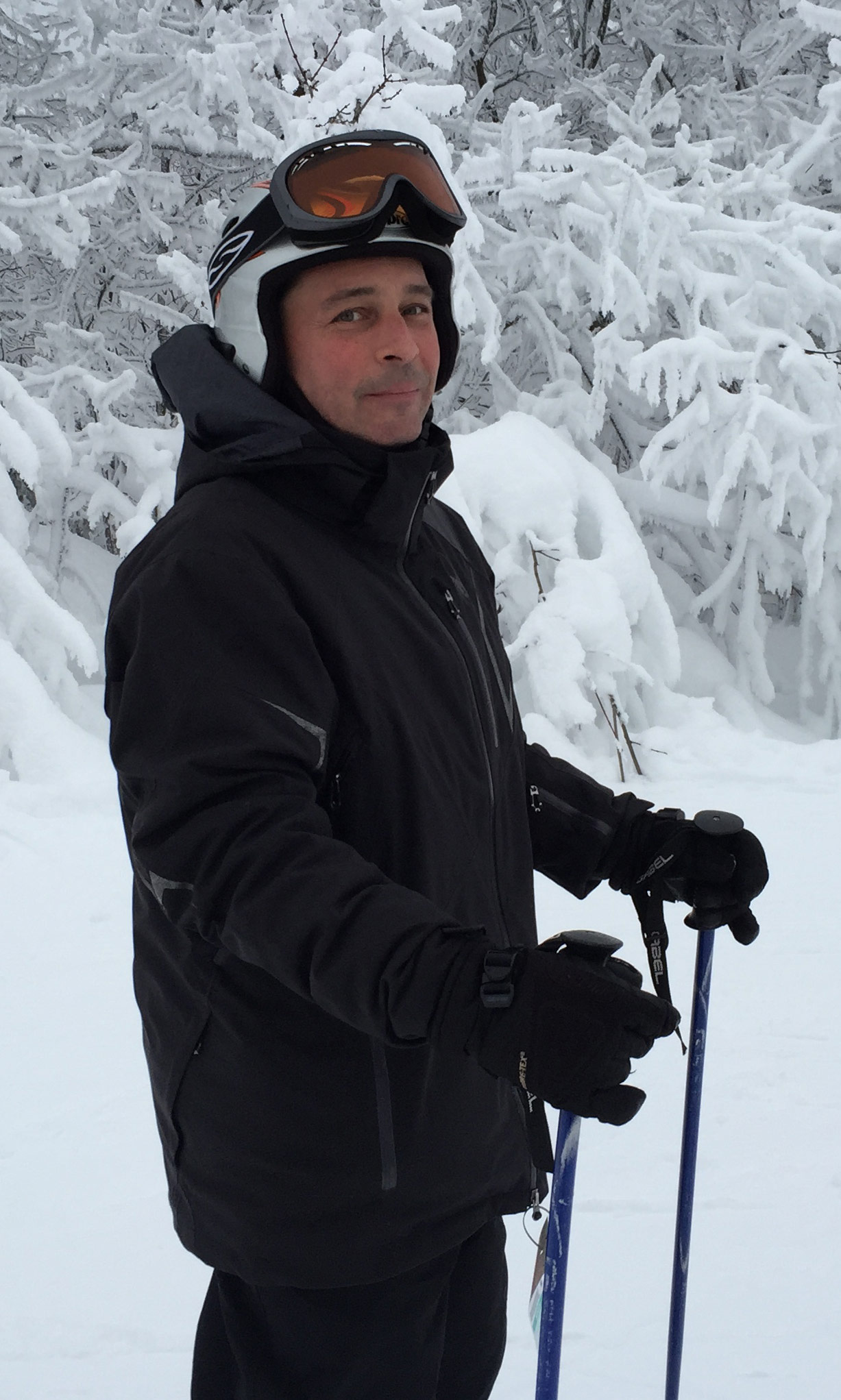 Edward Lecce skiing